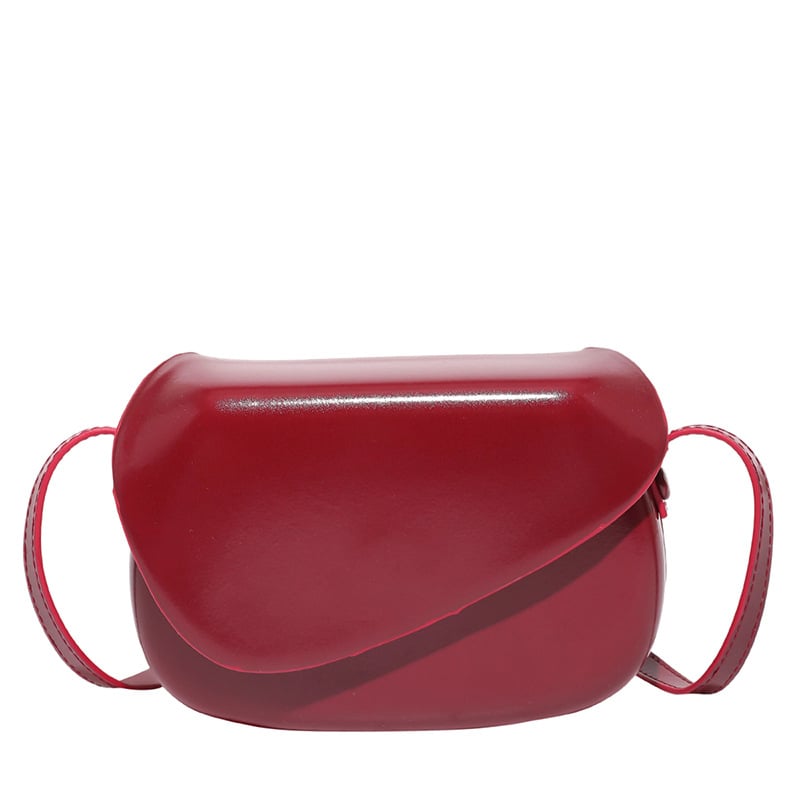 Τσάντα crossbody με ασύμμετρο καπάκι και τετράγωνο σχήμα — PU υλικό, επένδυση πολυεστέρα, κλείσιμο με καλυπτόμενο καπάκι, εσωτερικά διαμερίσματα για κινητό και ID, μιά λουρί