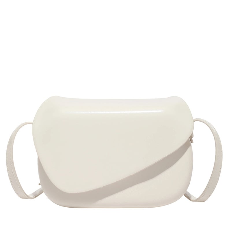 Τσάντα crossbody με ασύμμετρο καπάκι και τετράγωνο σχήμα — PU υλικό, επένδυση πολυεστέρα, κλείσιμο με καλυπτόμενο καπάκι, εσωτερικά διαμερίσματα για κινητό και ID, μιά λουρί