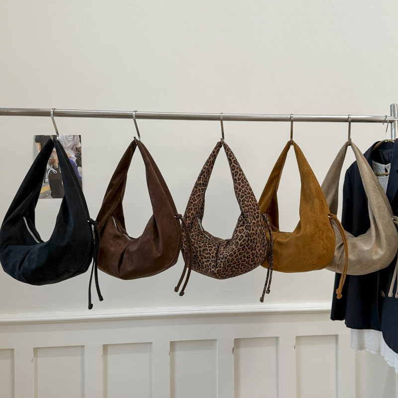 Γυναικεία σουέδ τσάντα Dumpling με φερμουάρ, επένδυση πολυεστέρα, εσωτερική θήκη για κινητό