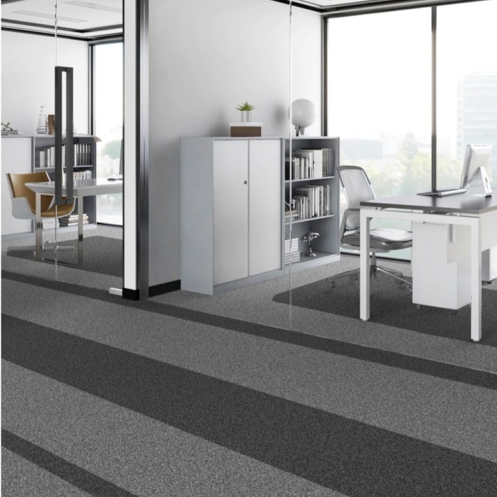 Офисен килим PVC, квадратен подов мат, машинно тъкана, полипропиленови влакна 51–60% съдържание