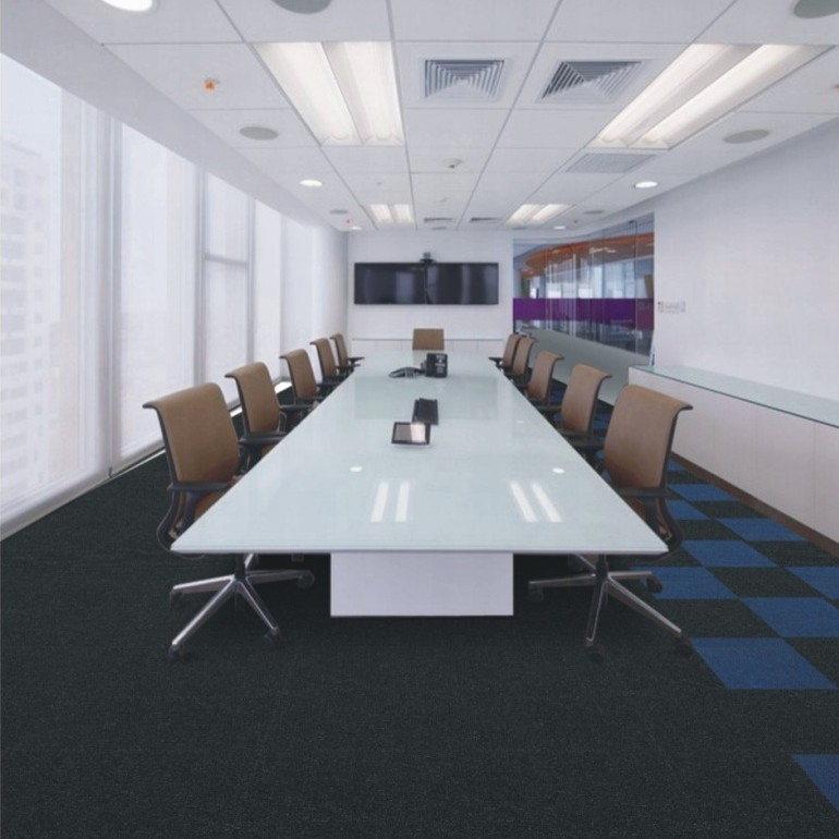 Офисен килим PVC, квадратен подов мат, машинно тъкана, полипропиленови влакна 51–60% съдържание