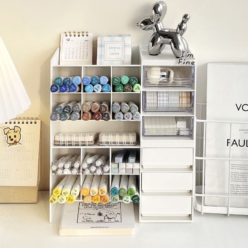 Markerite hoidja karp - kolmnurkse kujuga plastist lauaorganisaator suure mahutavusega, mitte kohandatav, ilma IP-litsentsita