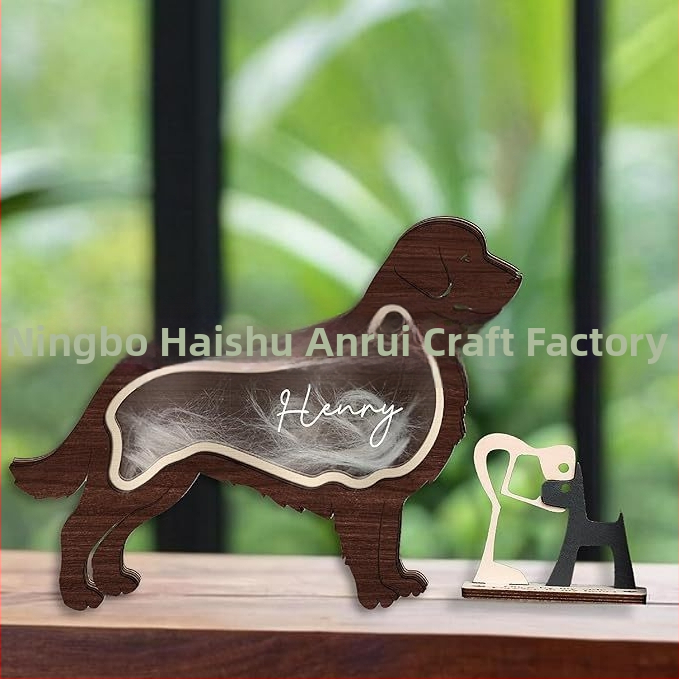 Graveeritud puidust mälestuskarp lemmikloomadele – kaasaegne minimalistlik stiil