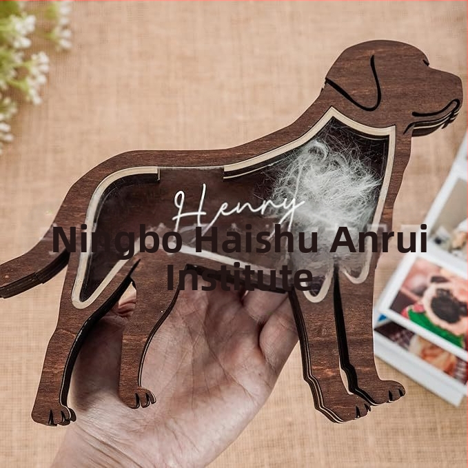 Graveeritud puidust mälestuskarp lemmikloomadele – kaasaegne minimalistlik stiil