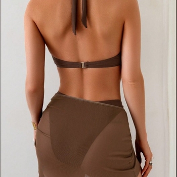 Дамски бански халтер с разрез и открит гръб, чашки с подплънки, без подложка — найлон 80%, подплата полиестер 95%