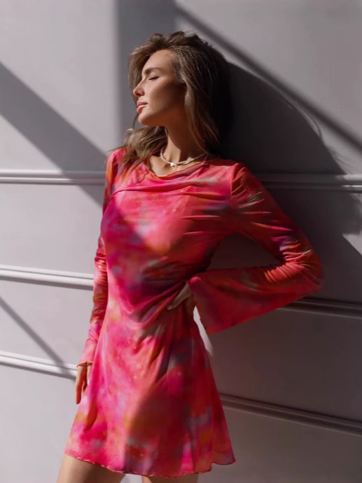 Rand-tunika võrgust materjalist, ümmarguse kaelusega, pikad varrukad, vaba vöökoht, seeliku pikkus