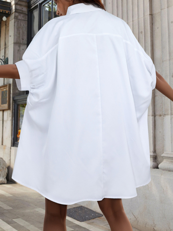 Moteriška palaidinė su ilgomis rankovėmis, V formos kaklas, laisvas siluetas, sagos priekyje, poliesteris 95%+