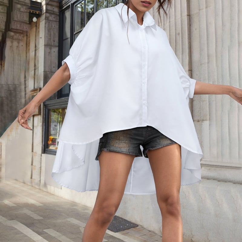 Moteriška palaidinė su ilgomis rankovėmis, V formos kaklas, laisvas siluetas, sagos priekyje, poliesteris 95%+