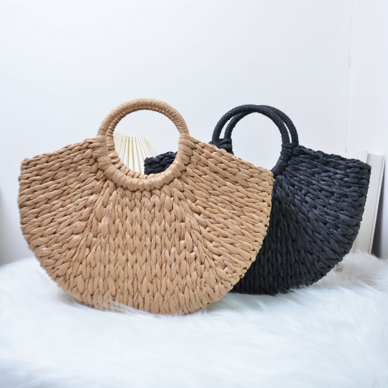 Papīra soma, pusapļa forma, pilsētas vienkāršais stils, atvērta ārējā kabata (Materiāls: Papīrs; Forma: Pusapļa; Ārējā kabata: Atvērta; Stils: Pilsētas vienkāršais)