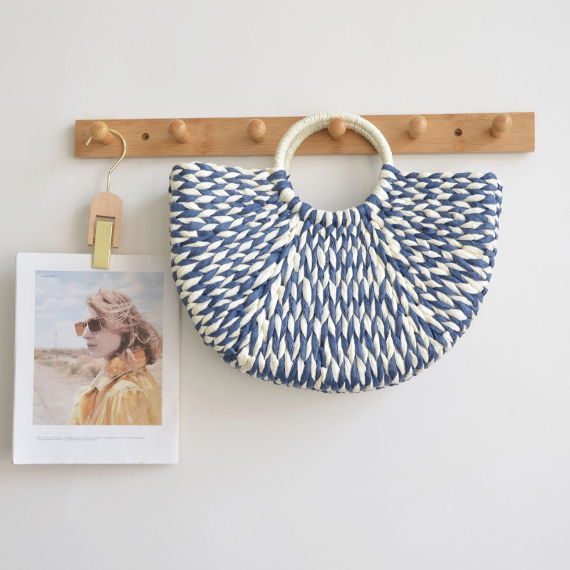 Papīra soma, pusapļa forma, pilsētas vienkāršais stils, atvērta ārējā kabata (Materiāls: Papīrs; Forma: Pusapļa; Ārējā kabata: Atvērta; Stils: Pilsētas vienkāršais)