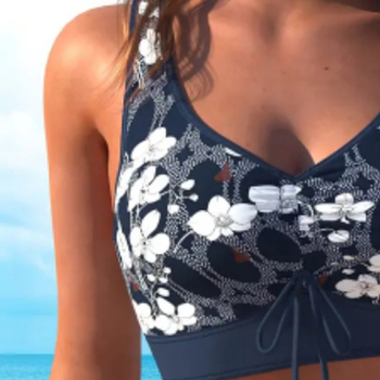 Kaheosaleline ujumistrikoo, seksikas ja tihe koos suure elastsusega, kõrge talje, polüesterkangas 82%, vooder spandex 20%, 300 g, ilma varrukateta