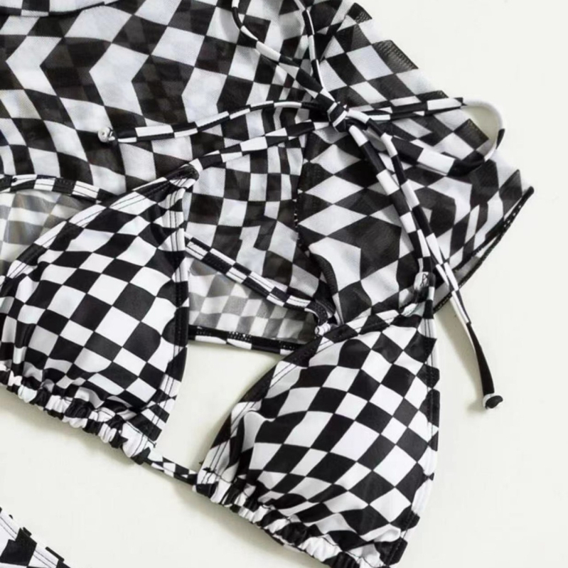 Kolmepalgelise bikini komplekt ruudulise mustriga, avatud seljaga, rinnahoidjapadjad – polüester 82%, vooder 18% elastaan