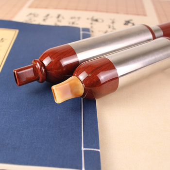 Bawu: резинова имитация на махагоново дърво, вертикален духов инструмент; ключове: C, Bb, G, F; кожена кутия