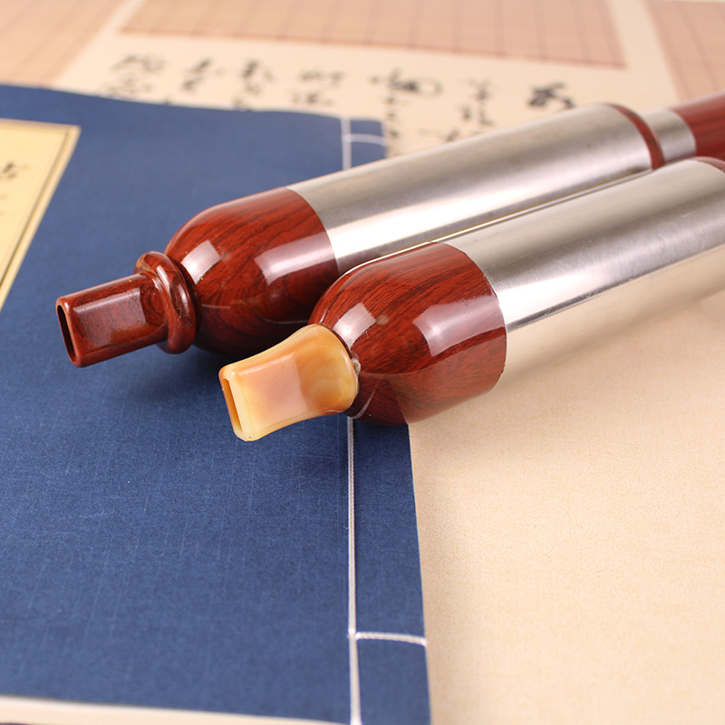 Bawu: резинова имитация на махагоново дърво, вертикален духов инструмент; ключове: C, Bb, G, F; кожена кутия