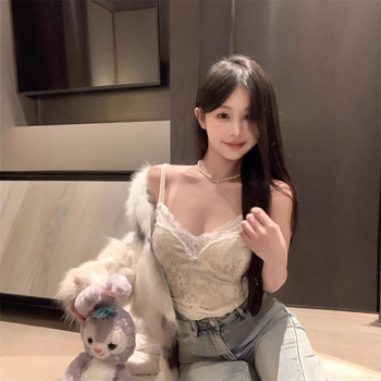 Pitsiline sametise V-kaelusega kamisool õhukeste õlapaeltega, slim-fit, lühike pikkus, nailon/spandex segu (70-80% nailon, <=30% spandex), mikroelastsus