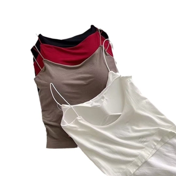 Modaalist top täiuslikult vormitud kaussidega, hingav disain ilusale seljale