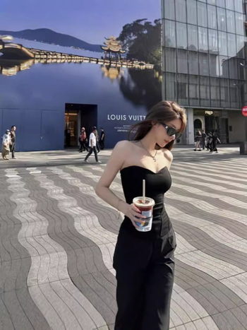 Varrukateta top koos kalasaba kujundusega, tänavust stiili, kitsas lõige, puuvill-spandex segu