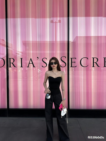 Varrukateta top koos kalasaba kujundusega, tänavust stiili, kitsas lõige, puuvill-spandex segu