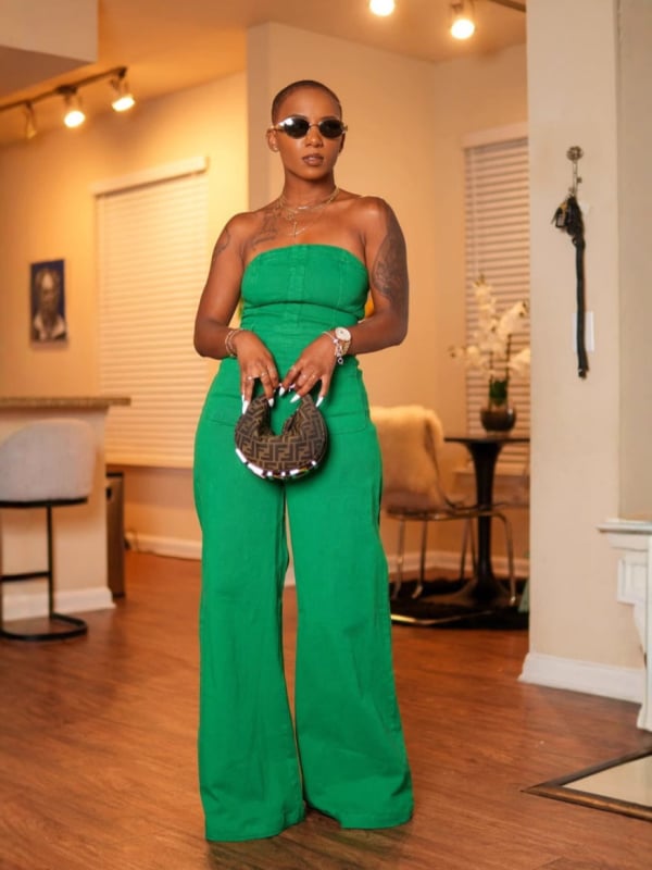 Naise sidemeta ühekombineer laia jalgadega, ilma varrukateta, keskmise taljega, polüester (90–95%), elegantne stiil