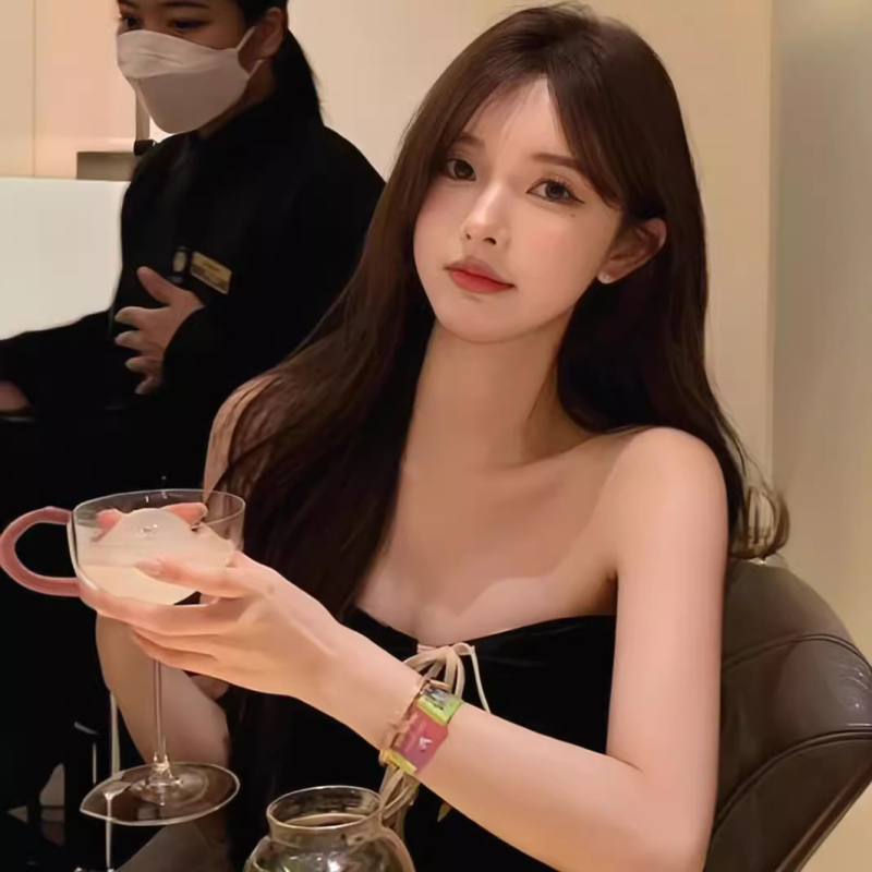 Strapless top ebakorrapärase lõikega, pullover-stiilis, pikkus 50–65 cm, polüesterkangas