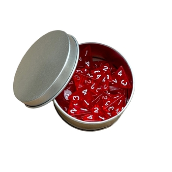 25 caurspīdīgu, daudzpusīgu četrpusīgu spēļu kauliņu iepakojums metāla kastītē, jauns pārrobežu produkts.