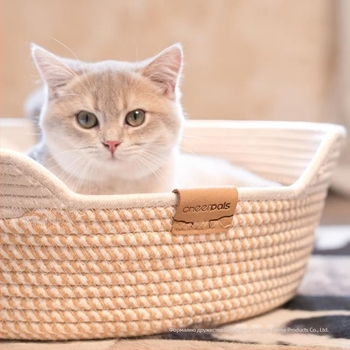 Котешки дом от плат с ръчно преплетено ратаново гнездо и възглавничка — устойчив на надраскване приют за котки