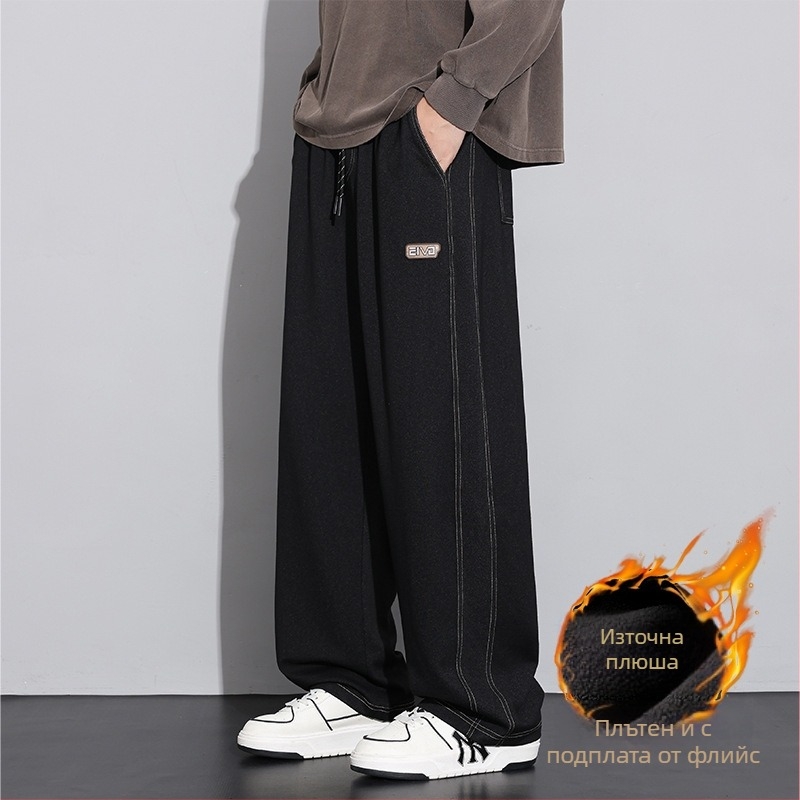 Спортно-ежедневни панталони с прави крачоли, закопчаване с шнур, полиестрова материя, текстова шарка, пришивки.