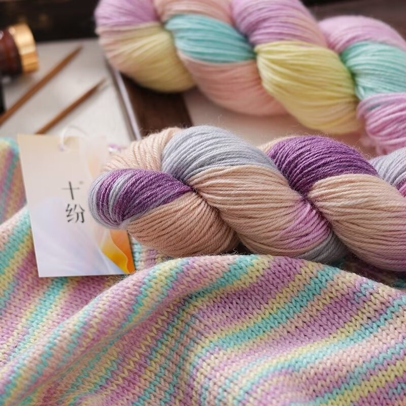 Ръчно боядисана вълнена прежда (смесена прежда; прежда на мотки; ring-spun; за ръчно плетене; Продукт №: 80 вълна ръчно боядисана прежда)