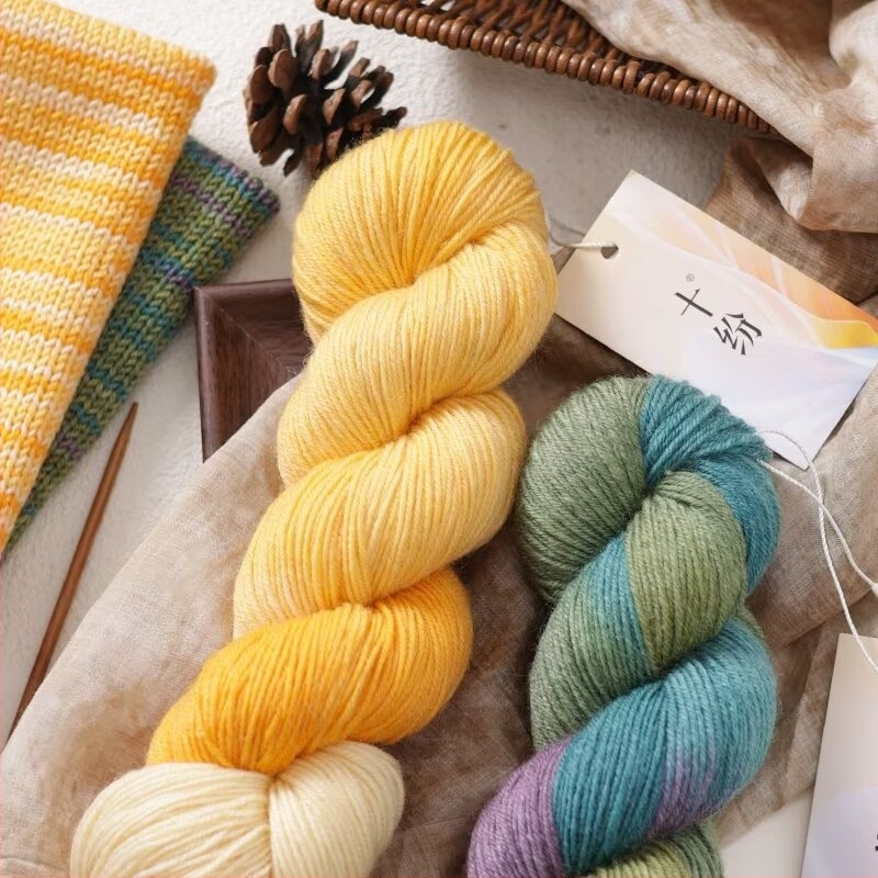 Ръчно боядисана вълнена прежда (смесена прежда; прежда на мотки; ring-spun; за ръчно плетене; Продукт №: 80 вълна ръчно боядисана прежда)