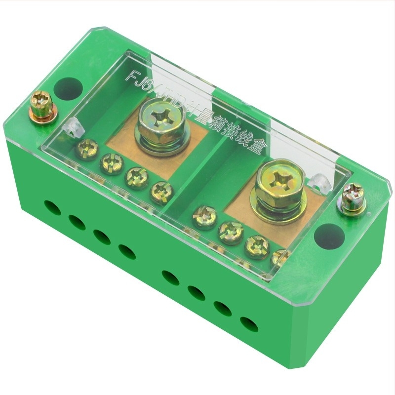 Однофазна кутия за разпределение: 2 входа и 8 изхода, IP41 защита, монтаж със завинтове, корпус от PC огнеустойчива пластмаса