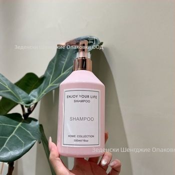 Бутилка за крем за тяло Cherry Blossom Rose, обем 500 ml; капак с помпа; PET пластмаса; дебелина на стената 1–2 мм; персонализиране на обработката