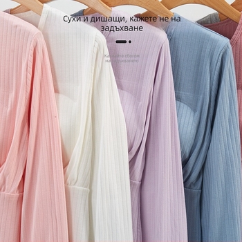 Топ за кърмене с четирибутонен дизайн; дълги ръкави; дишаща вискозна материя (95-100%); плътна тъкан 251-300 г/м²