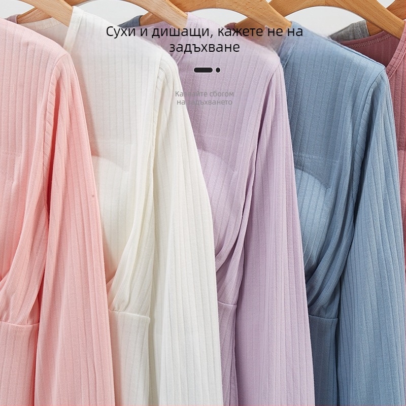 Топ за кърмене с четирибутонен дизайн; дълги ръкави; дишаща вискозна материя (95-100%); плътна тъкан 251-300 г/м²