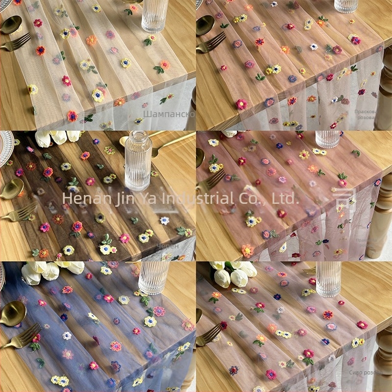Флаг за маса с бродиран флорален мотив върху прозрачен полиестерен тюл, пасторален стил, модел тревна трева, възможност за персонализация
