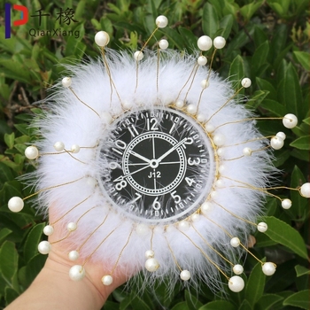 Автомобилен интериор: декоративна украса за централната конзола с перли, корона и пера; анти-плъзгаща подложка; материал PVC Pearl Metal; персонализация: Да; печатано лого; марка Thousand Oaks