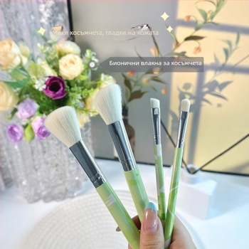 Keqi мини набор от 4 четки за грим – преносим туристически комплект с меки синтетични влакна, четки за сенки за очи и за фон дьо тен