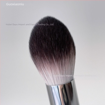 Четка за хайлайтинг и руж – синтетични влакна, дървена дръжка с дълъг вал, 1 бр.