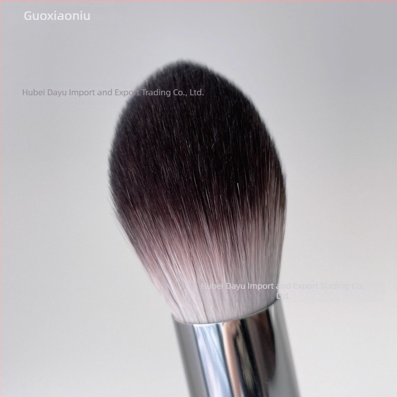 Четка за хайлайтинг и руж – синтетични влакна, дървена дръжка с дълъг вал, 1 бр.