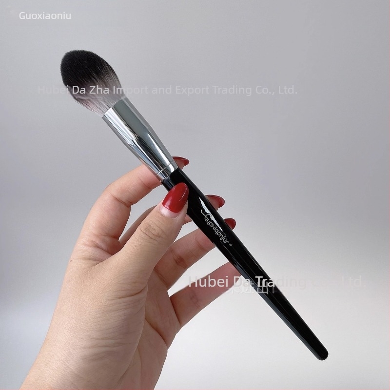 Четка за хайлайтинг и руж – синтетични влакна, дървена дръжка с дълъг вал, 1 бр.