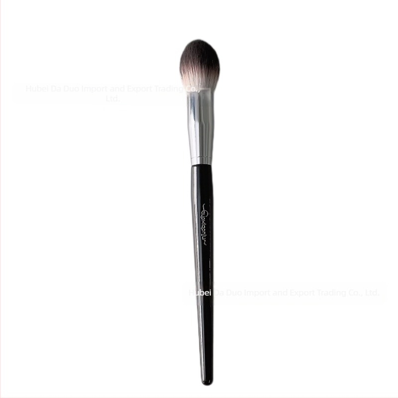 Четка за хайлайтинг и руж – синтетични влакна, дървена дръжка с дълъг вал, 1 бр.