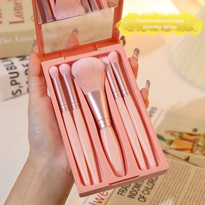 Комплект грим четки от 5 броя, меки синтетични влакна, пластмасова дръжка, преносима кутия