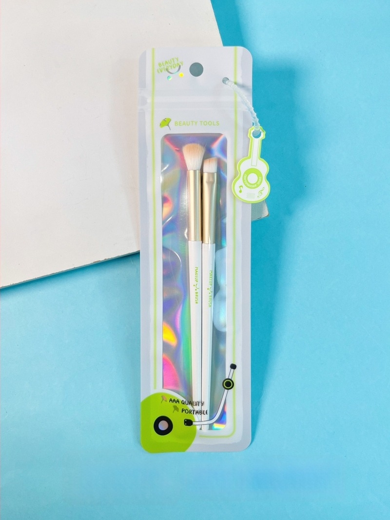 Keqi Комплект четки за коректор — портативен, синтетични влакна, дървена дръжка, чантичка за носене