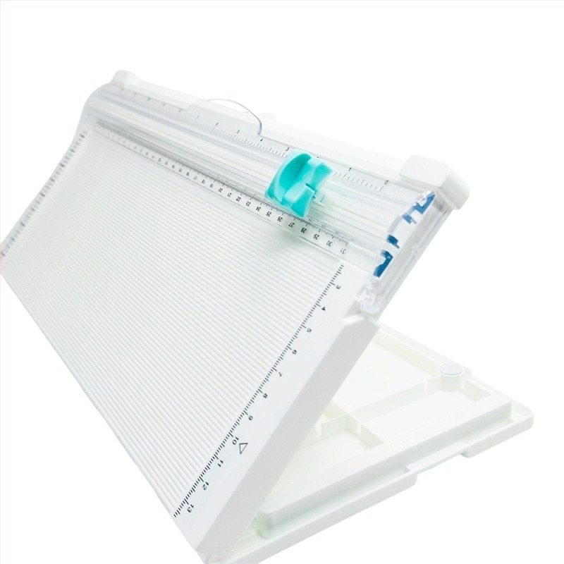 Малък ръчен резач за хартия със сгъваем двупосочен нож, пластмасова конструкция, модел A3/A4, максимално рязане: A4