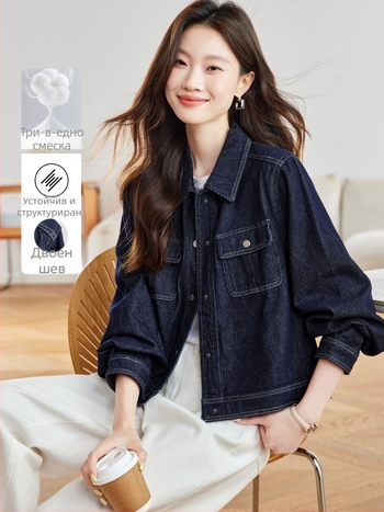 Деним риза-яке с поло яка, дълги ръкави, свободен силует, стандартна дължина, памучна смес (70–80% памук, 20–30% регенерирана целулоза), есен 2025