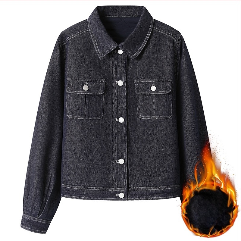 Деним риза-яке с поло яка, дълги ръкави, свободен силует, стандартна дължина, памучна смес (70–80% памук, 20–30% регенерирана целулоза), есен 2025