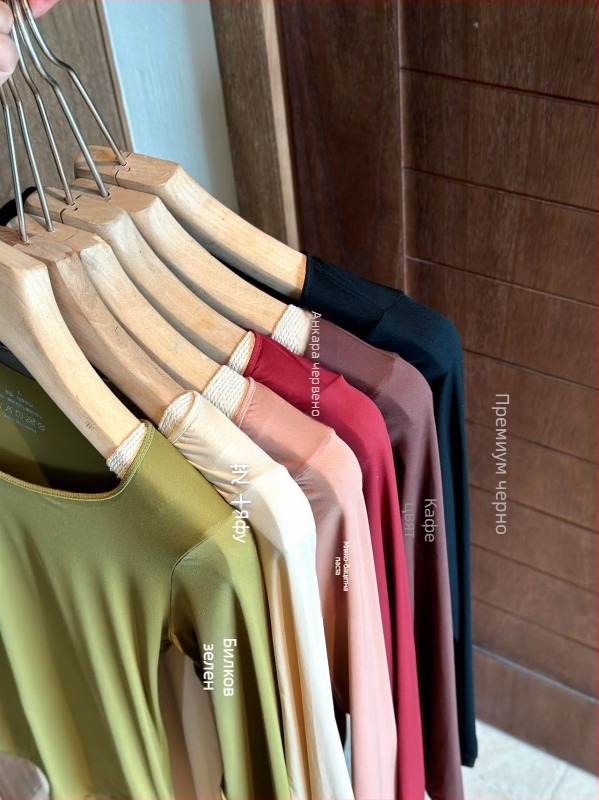 Дамски термокомплект от ултра тънък базов слой, безшевен дизайн, материя приятна към кожата, запазва топлината, горнище с дълъг ръкав и дълги панталони