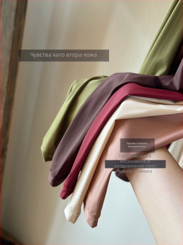 Дамски термокомплект от ултра тънък базов слой, безшевен дизайн, материя приятна към кожата, запазва топлината, горнище с дълъг ръкав и дълги панталони