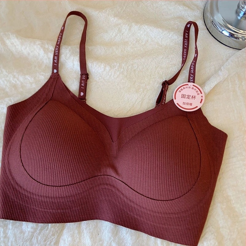 Безшевен сутиен с чашка 3/4, фиксирани презрамки, дишаща полиестерна материя, подплата от найлон и средно оформена чашка