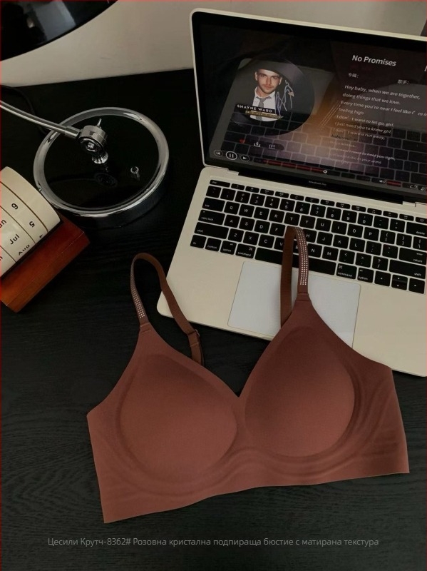 Push-Up сутиен с кристали, чашка 3/4, тънка формована чашка, без метална подпора, фиксирани презрамки, закопчаване на гърба с 3 реда копчета