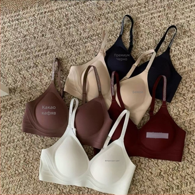 Push-Up сутиен с кристали, чашка 3/4, тънка формована чашка, без метална подпора, фиксирани презрамки, закопчаване на гърба с 3 реда копчета